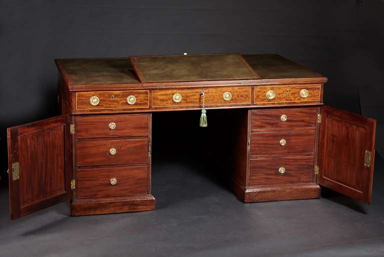 British Georgian Mahogany Pedestal Desk, circa 1800 For Sale