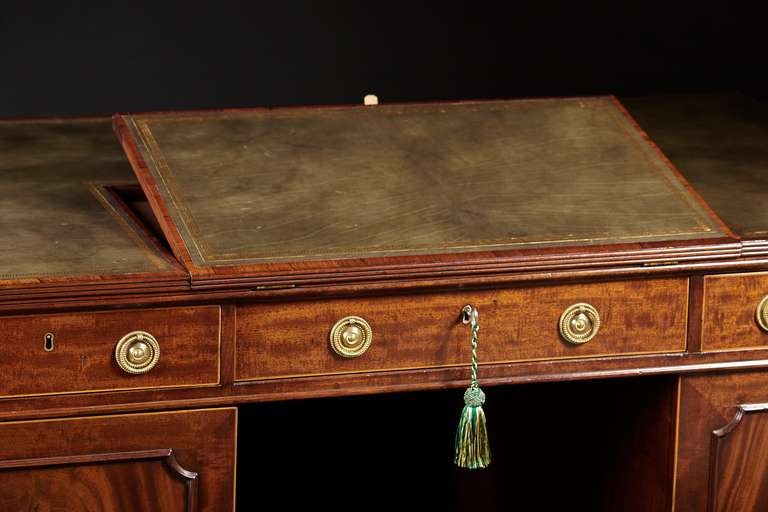 Georgian Mahogany Pedestal Desk, circa 1800 In Excellent Condition For Sale In Woodbury, CT
