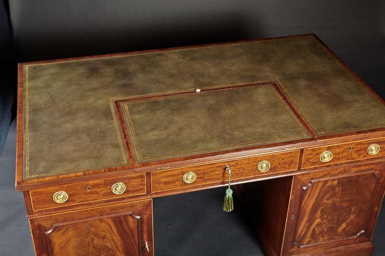 Georgian Mahogany Pedestal Desk, circa 1800 For Sale 1