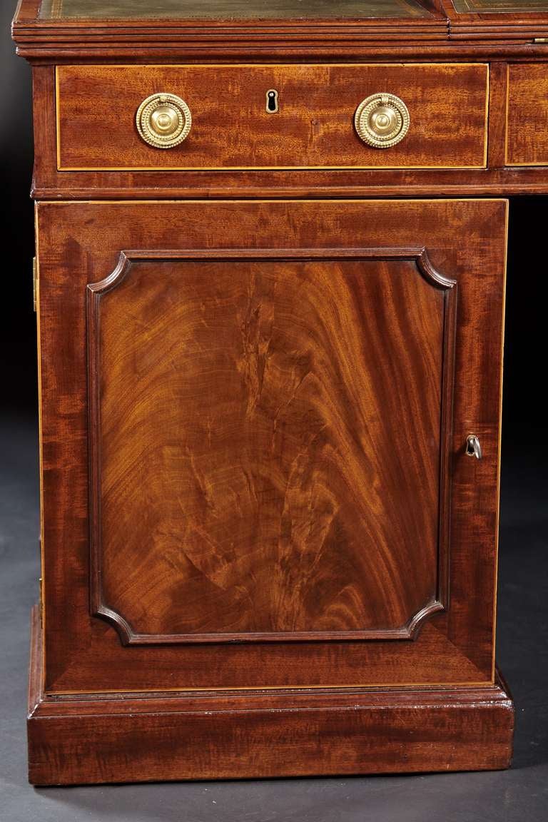 Georgian Mahogany Pedestal Desk, circa 1800 For Sale 4