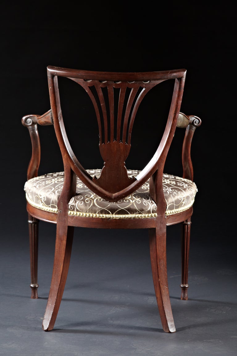 18th Century and Earlier Pair of Carved Mahogany Hepplewhite Period Sheild Back Armchairs For Sale