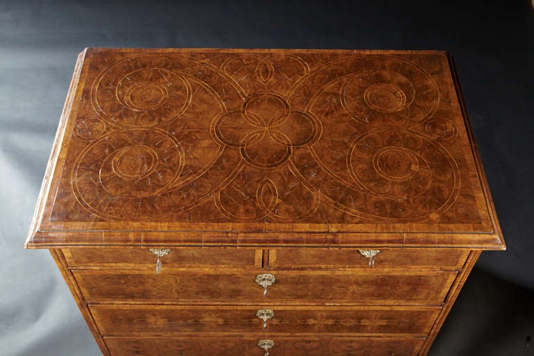 18th Century and Earlier A George I/ William and Mary Oyster Veneer Chest of Drawers For Sale