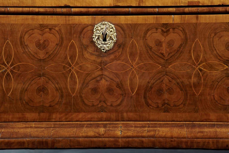 A George I/ William and Mary Oyster Veneer Chest of Drawers For Sale 3