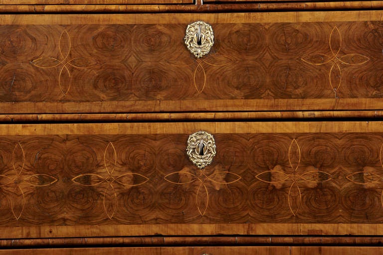 A George I/ William and Mary Oyster Veneer Chest of Drawers For Sale 4