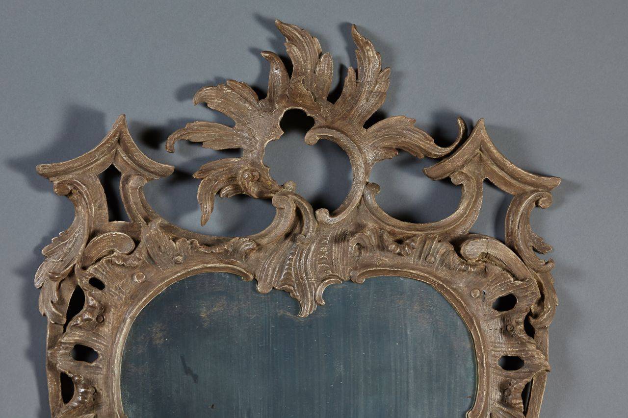 A rare painted English Chippendale period mirror with Chinese inspired pagoda accents and well carved foliate frame. A Great model. English, circa 1760.
A great alternative to gilt mirrors.