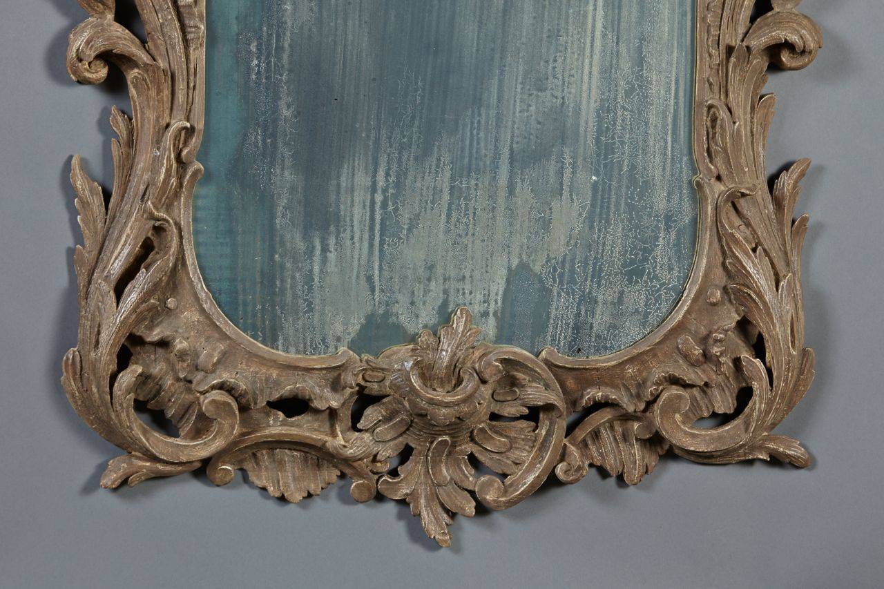 Rare Painted 18th Century English Chippendale Foliate Carved Mirror In Excellent Condition For Sale In Woodbury, CT