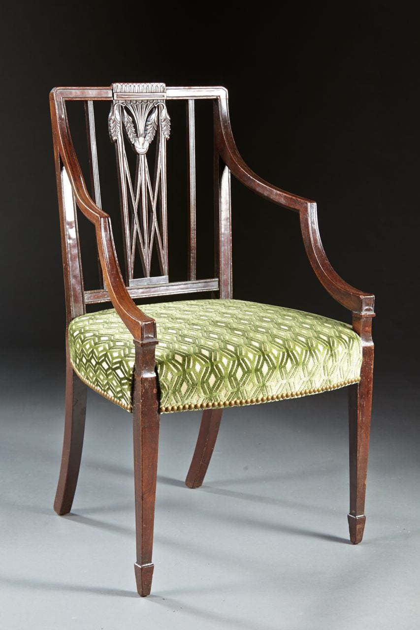 Late 18th Century Fine Set of Eight English Mahogany Hepplewhite Period Dining Chairs For Sale