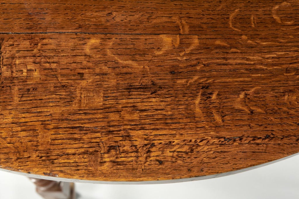A Mid-18th Century English Oak Gateleg Dining Table For Sale 1