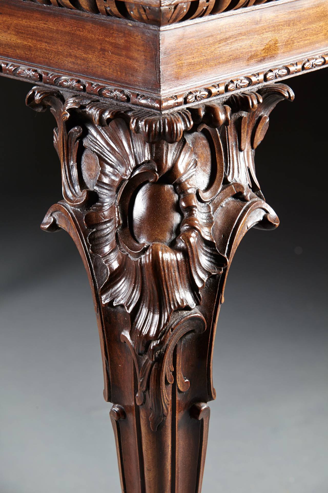 Very Fine and  Exuberantly Carved Mahogany George II Console, 18th Century In Excellent Condition In Woodbury, CT