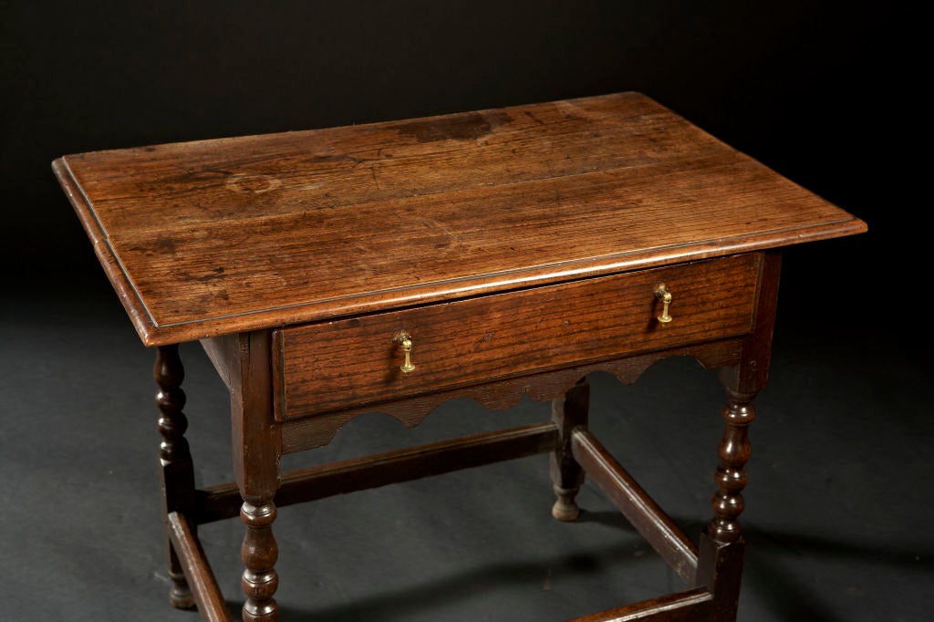 An English Elmwood tavern Table circa 1760 For Sale 1