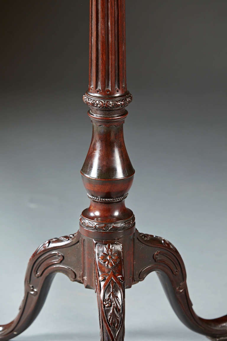 Wonderful 18th Century George II Carved Mahogany Candlestand In Excellent Condition For Sale In Woodbury, CT