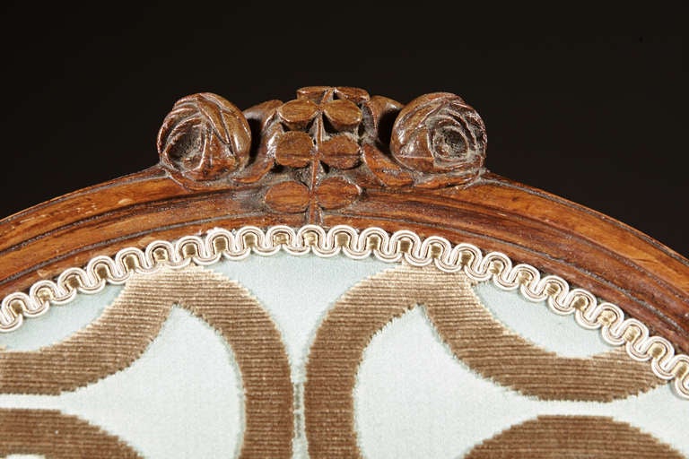 A George Iii Carved Mahogany Hepplewhite Armchair In Excellent Condition For Sale In Woodbury, CT