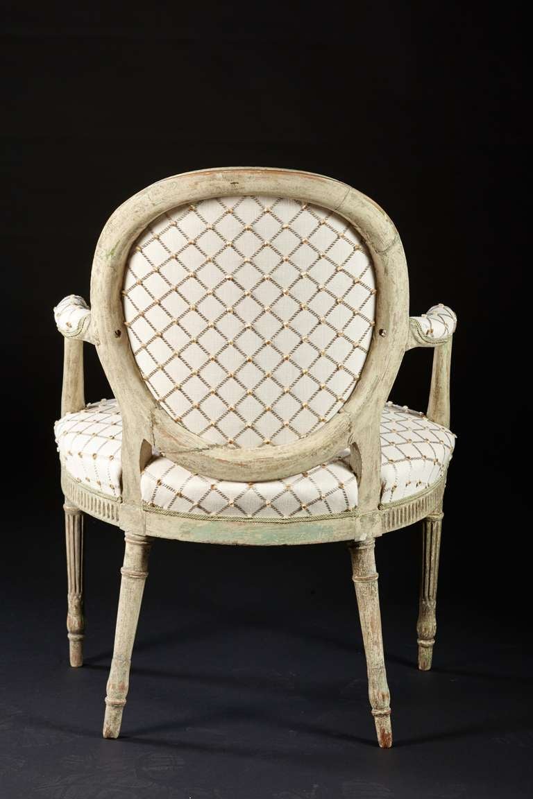 A Pair of Painted Hepplewhite Oval Back Fauteuil Armchairs 1