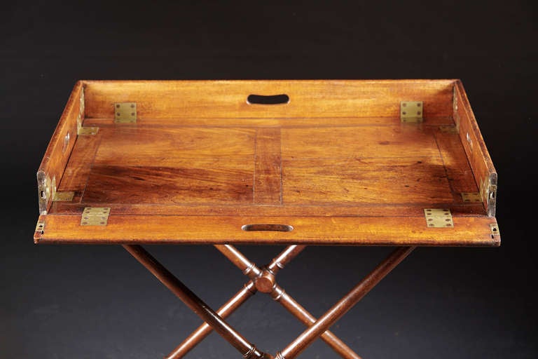 A First Quality English Mahogany Butler's Tray on Stand, Circa 1800 In Excellent Condition In Woodbury, CT