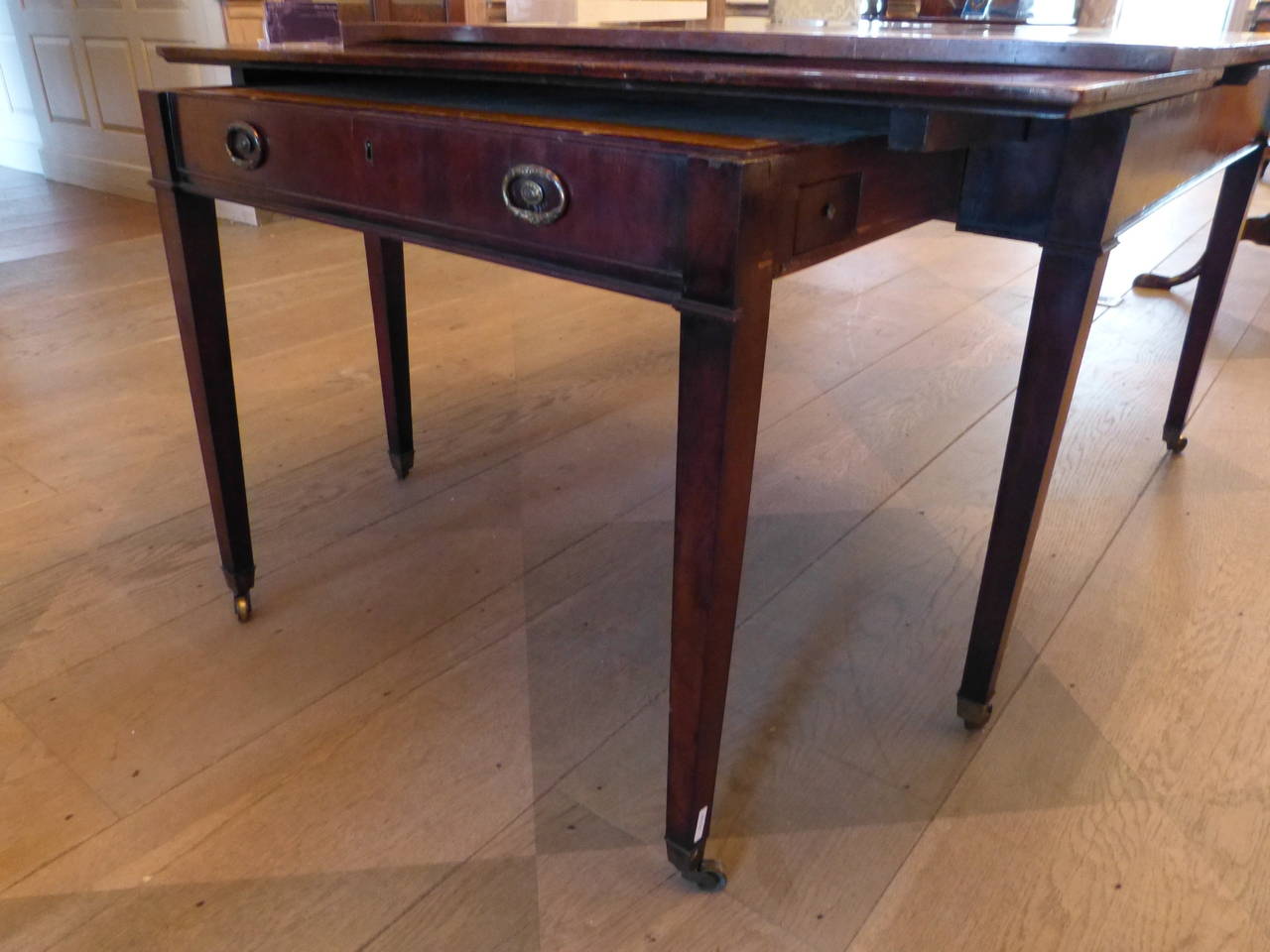 Sheraton Design Neoclassic Metamorphic Table or Desk, circa 1790 In Excellent Condition For Sale In Bantam, CT