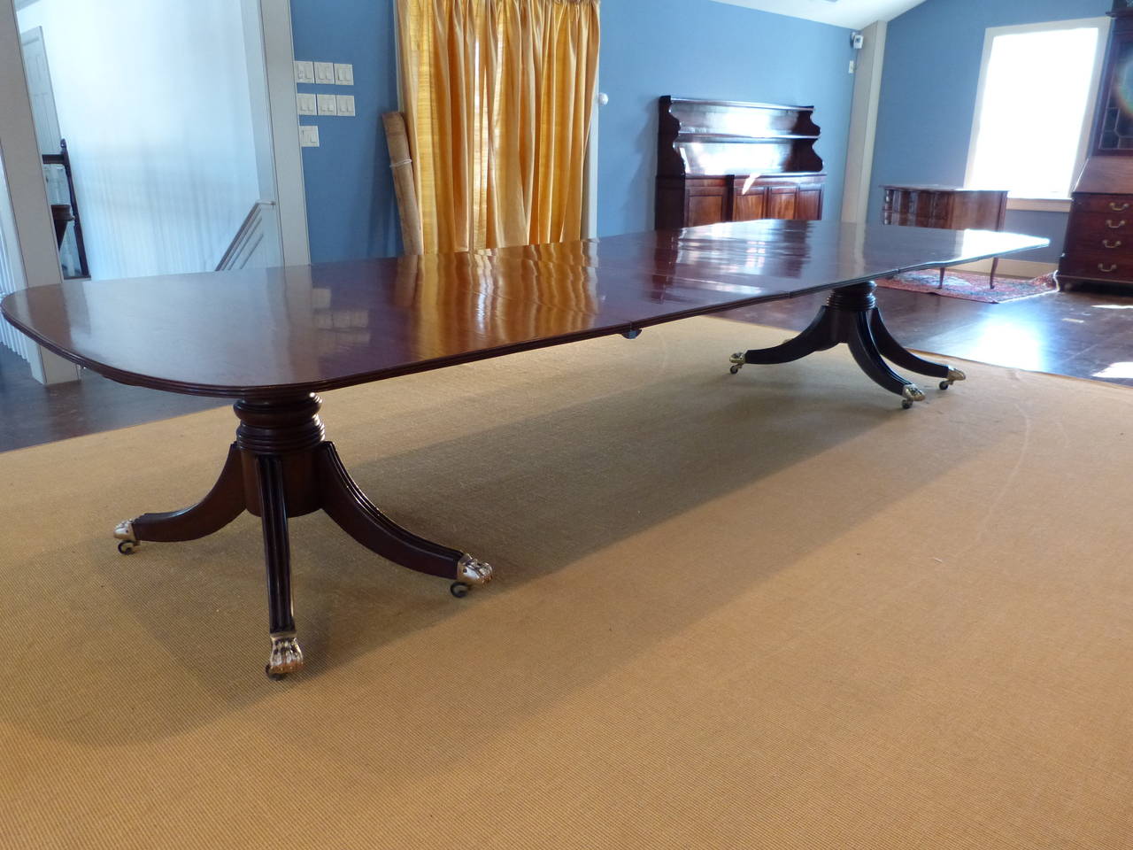 Large George III Mahogany Dining Table In Excellent Condition In Bantam, CT