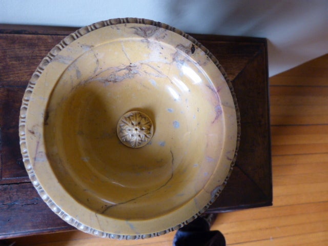Grand Tour Marble Tazza Circa 1820 In Excellent Condition For Sale In Bantam, CT