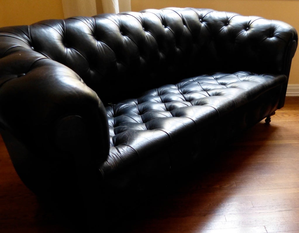 British English Victorian Tufted Leather Chesterfield Sofa For Sale