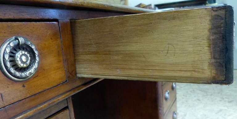 English Mahogany 19th Century Pedestal Desk For Sale 4