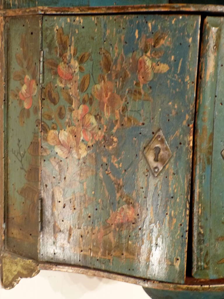 Italian Painted 18th Century Corner Cupboard In Good Condition For Sale In Bantam, CT