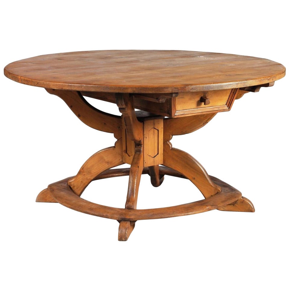 Large Round Alpine early 19th century pine Table