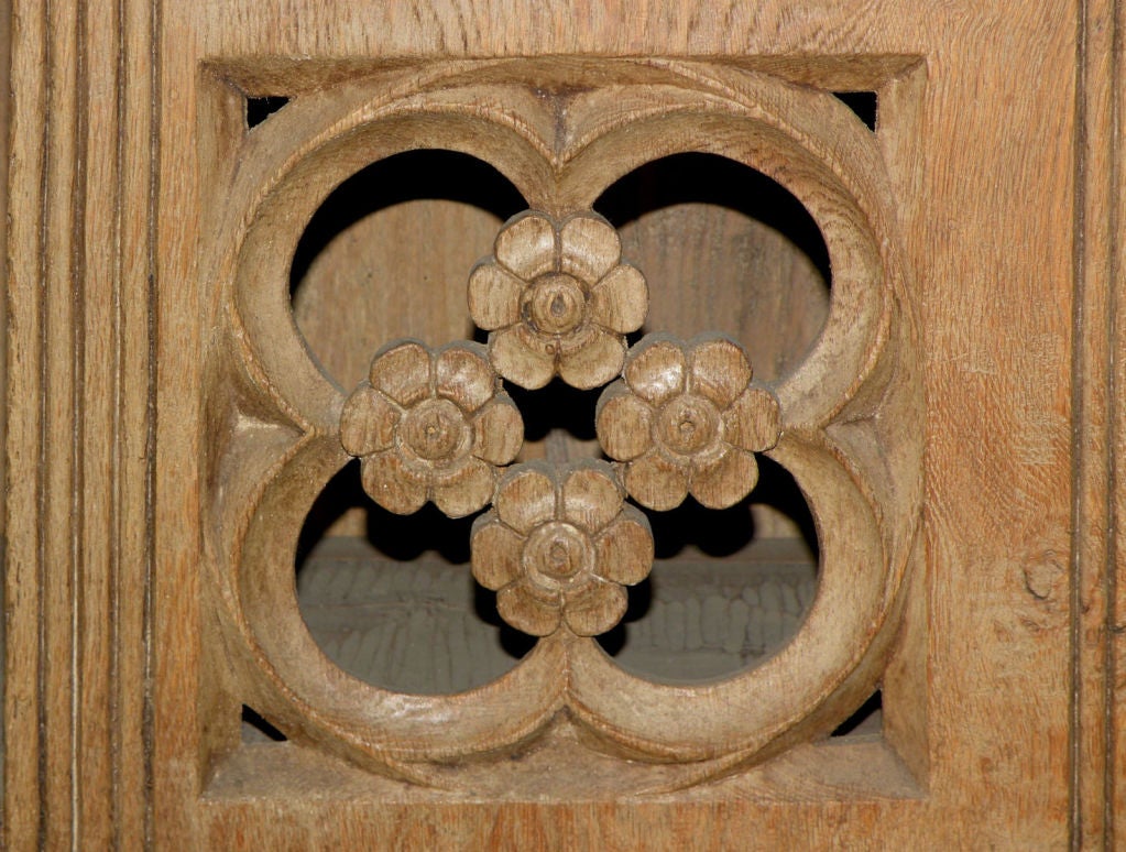 Chêne Armoire à provisions ou aumônier en chêne de style gothique du 19e siècle anglais en vente