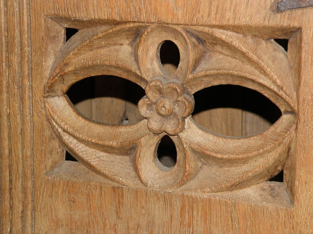 Armoire à provisions ou aumônier en chêne de style gothique du 19e siècle anglais en vente 1