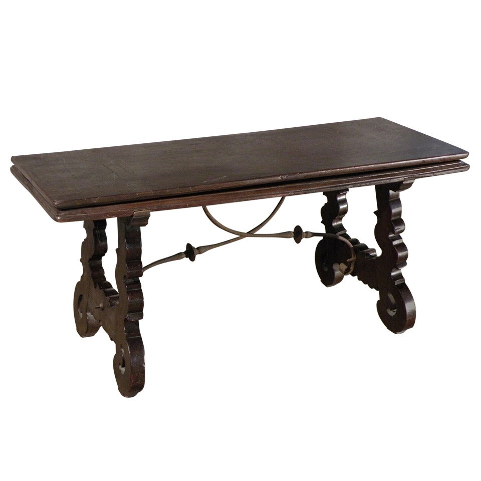 Banc à abattant ou table basse baroque espagnol du XVIIe siècle en noyer