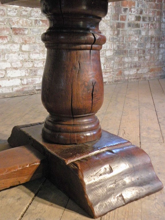 Grande table à tréteaux en orme et chêne du XVIIe siècle français en vente 3