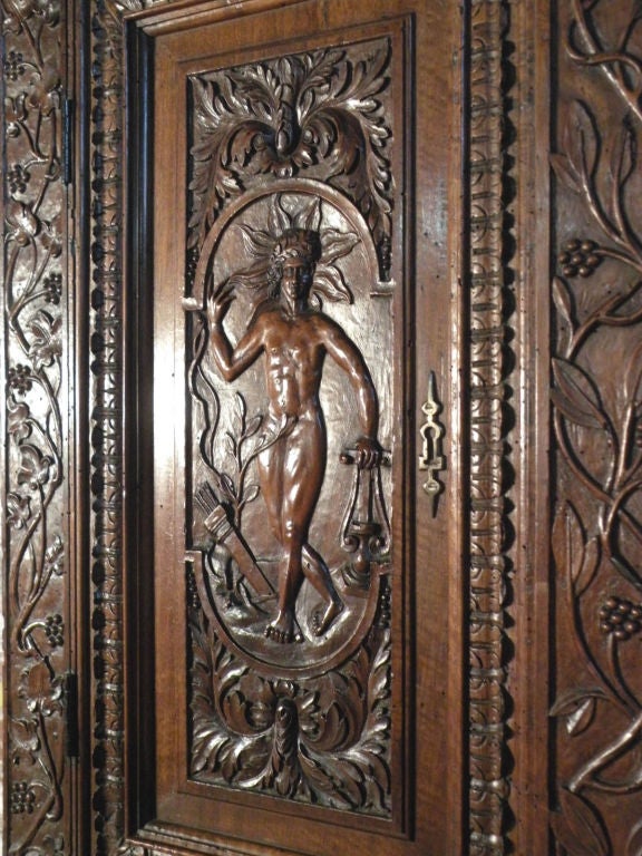French late 16th century Renaissance Walnut Deux-Corps cabinet In Good Condition For Sale In Troy, NY