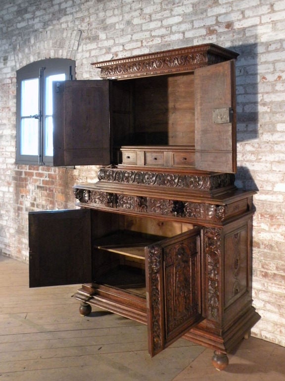French late 16th century Renaissance Walnut Deux-Corps cabinet For Sale 4
