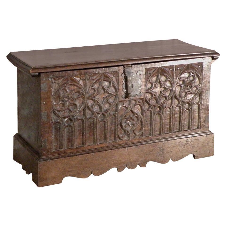 Spanish late Gothic 16th century and later oak coffer / chest