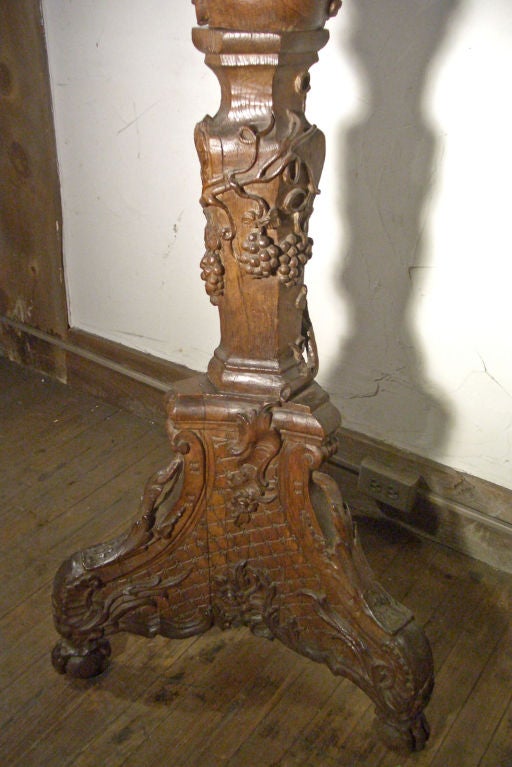 Early 18th century tall French Louis XV Carved Oak Eagle Lectern For Sale 1