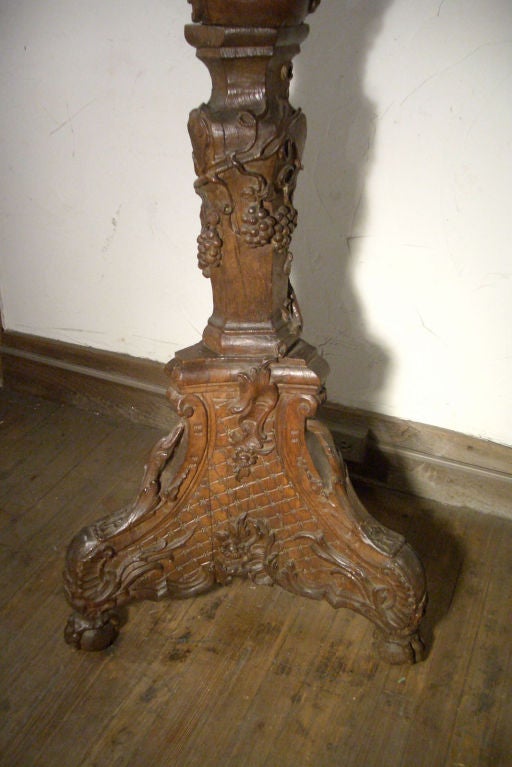Early 18th century tall French Louis XV Carved Oak Eagle Lectern For Sale 2
