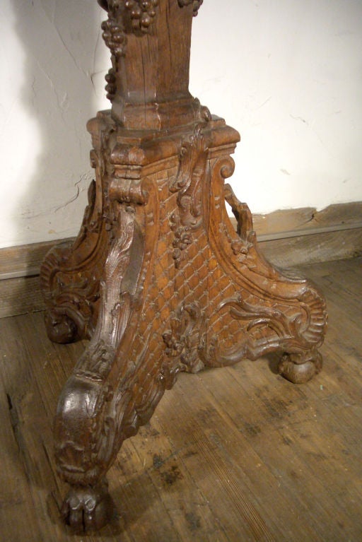 Early 18th century tall French Louis XV Carved Oak Eagle Lectern For Sale 3