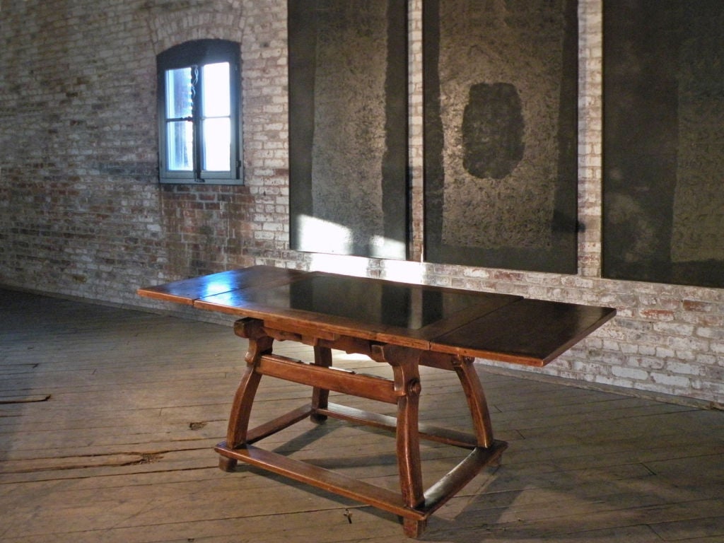 Centre de table en pierre suisse incrustée du XVIIe siècle /  Table d'extension à feuilles déployées Bon état - En vente à Troy, NY