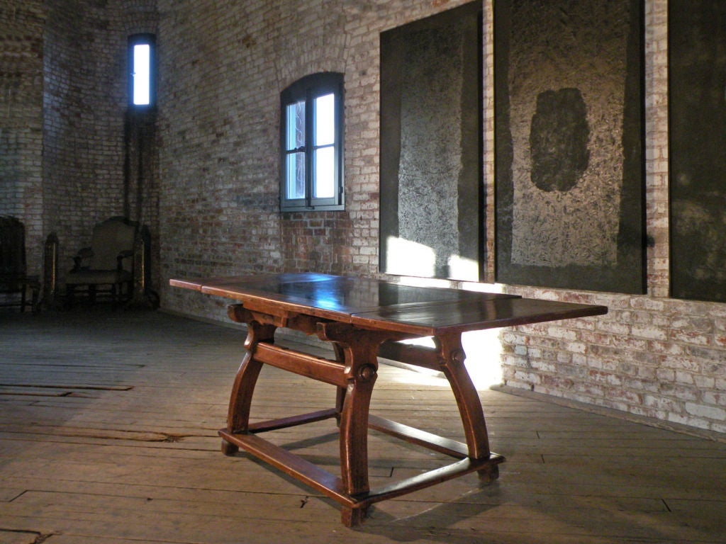 Ardoise Centre de table en pierre suisse incrustée du XVIIe siècle /  Table d'extension à feuilles déployées en vente