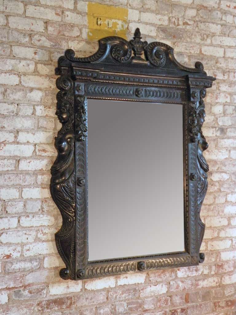 Miroir italien en noyer sculpté du 19e siècle de style Renaissance Bon état - En vente à Troy, NY