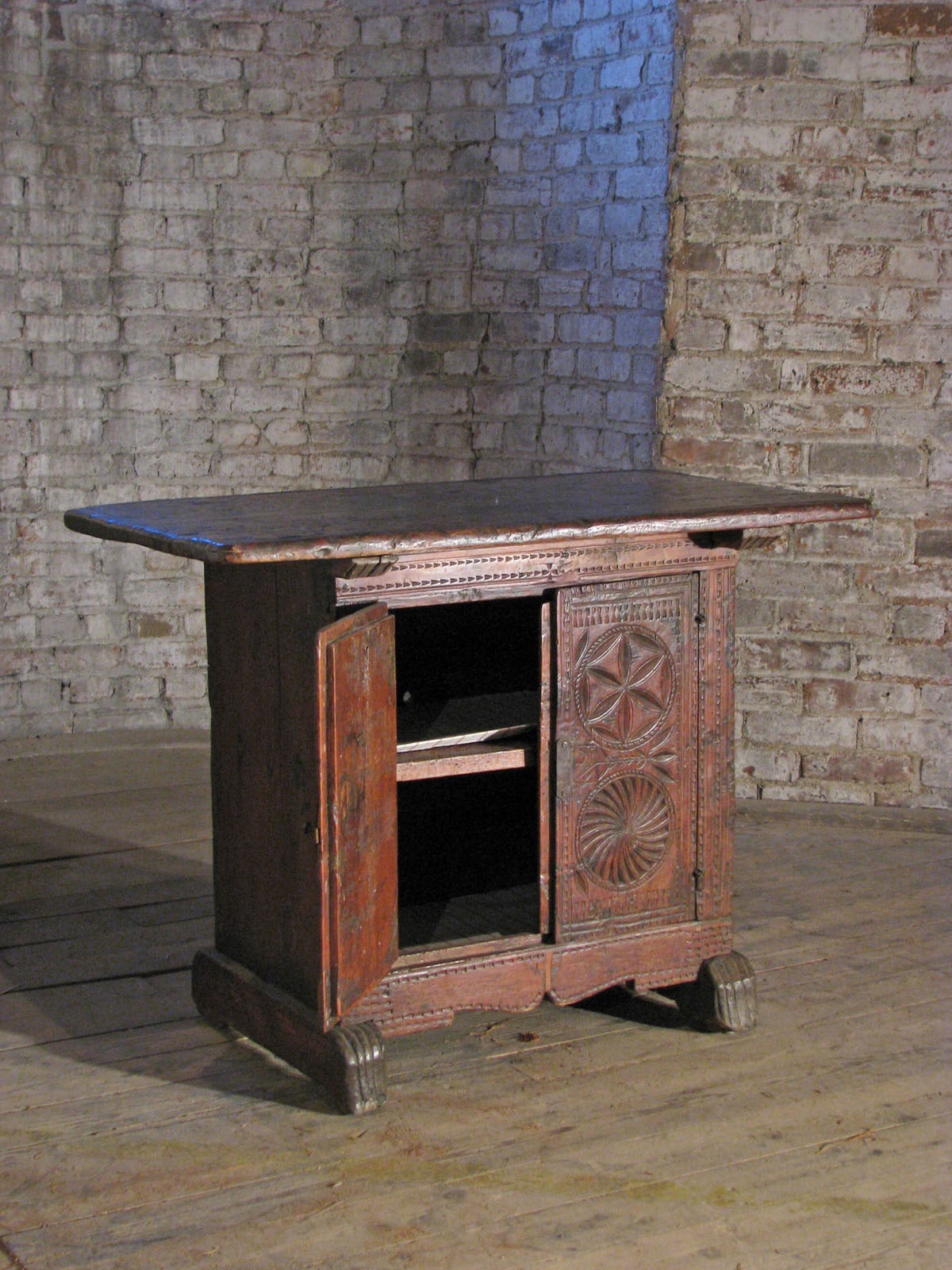 Gothic Swiss 15th Century Chip-Carved Center Table - Cabinet For Sale