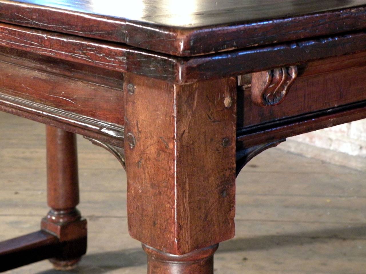 French late 16th Century Henry II Walnut Extending Table For Sale 1