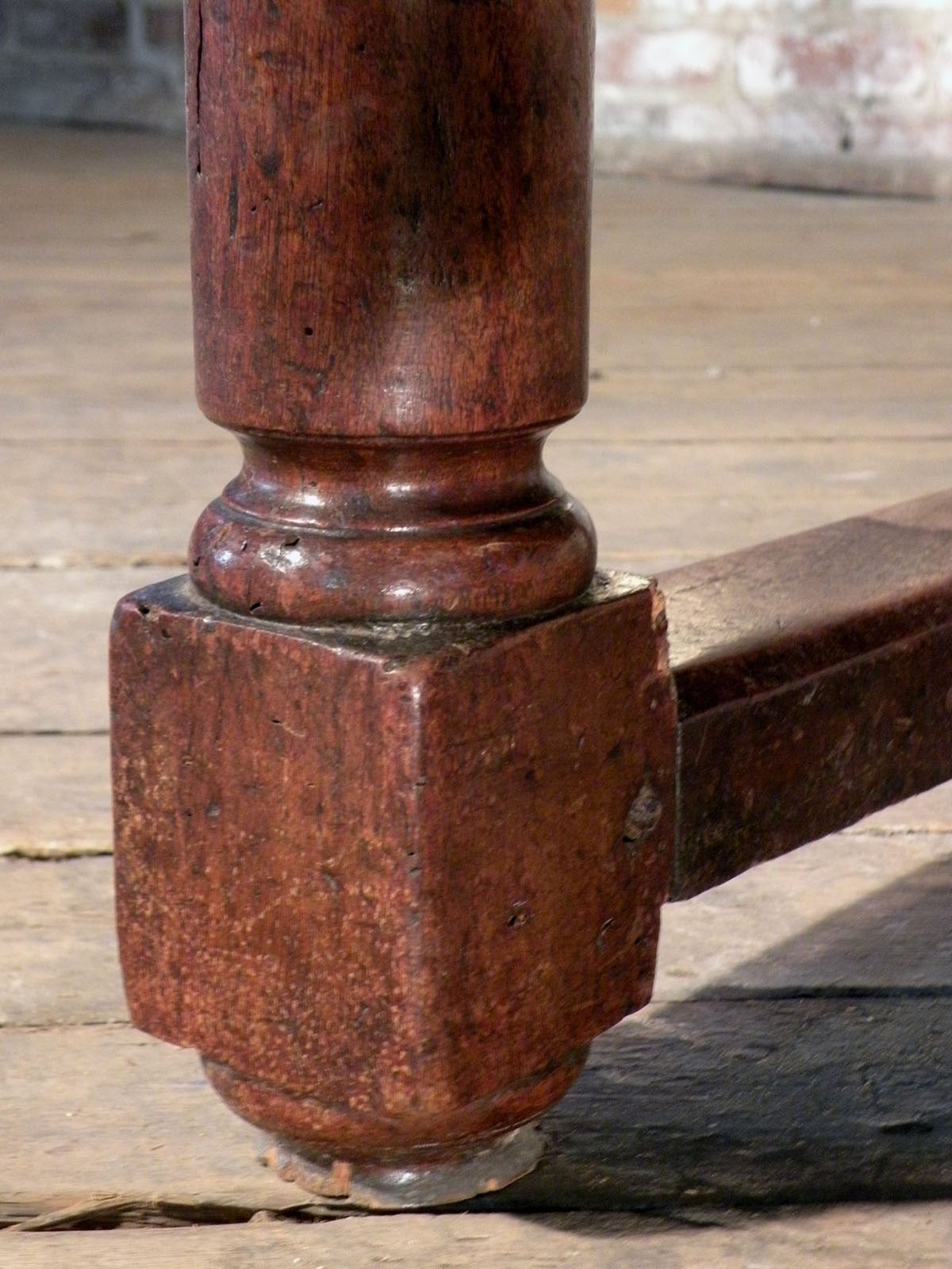 French late 16th Century Henry II Walnut Extending Table For Sale 2