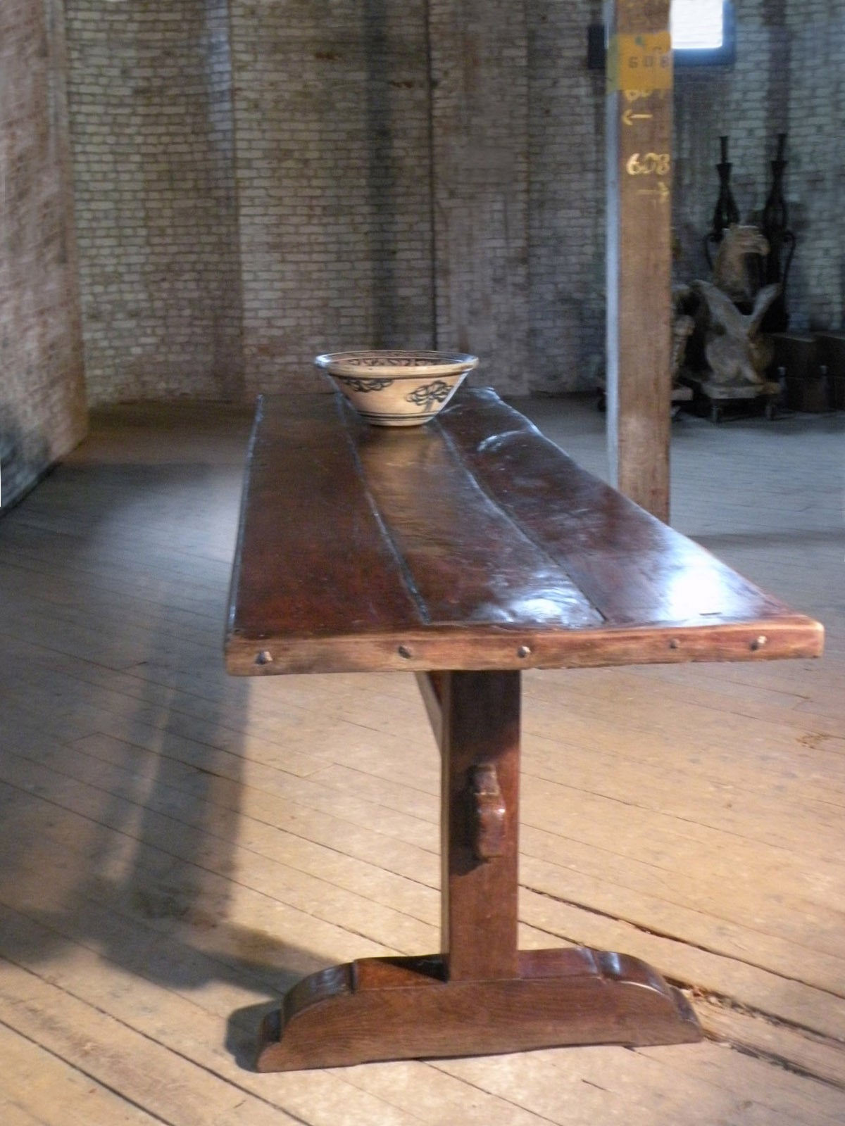 XVIIIe siècle et antérieur Table à tréteaux rustique anglaise du XVIIe siècle en vente