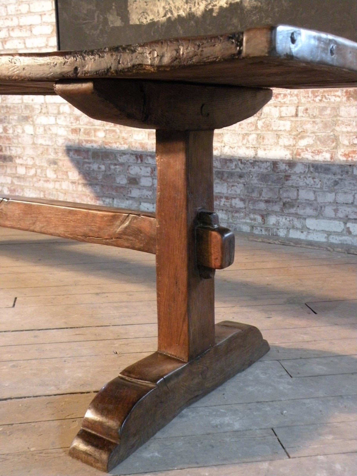 Orme Table à tréteaux rustique anglaise du XVIIe siècle en vente