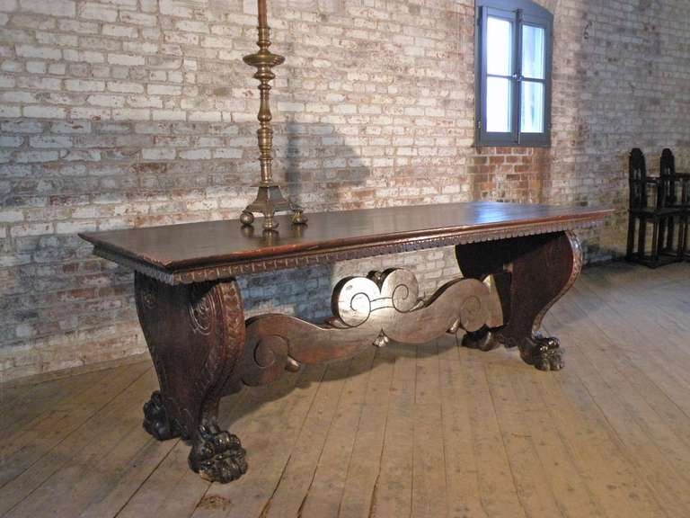 Italian 16th century Renaissance Walnut Trestle Table For Sale 2