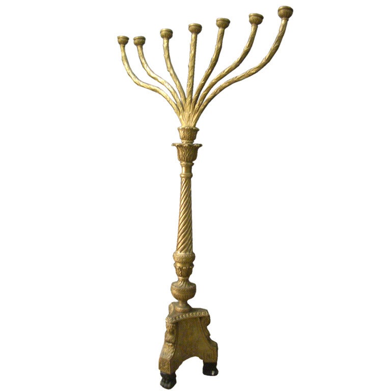 Italienische monumentale neoklassizistische siebenflammige Fackel oder Menorah aus vergoldetem Holz