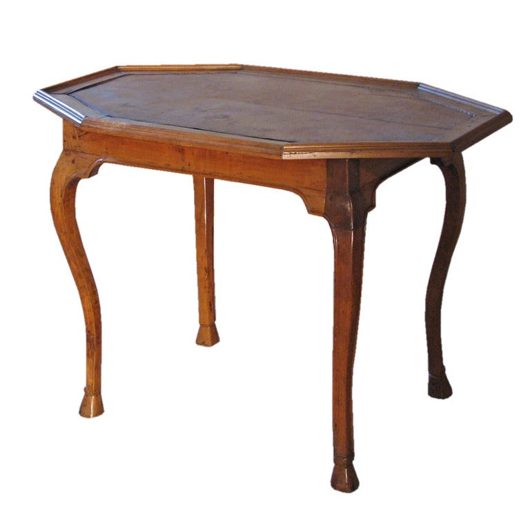 Italian Baroque 18th Century Octagonal Fruit Wood and Leather inset Center Table For Sale