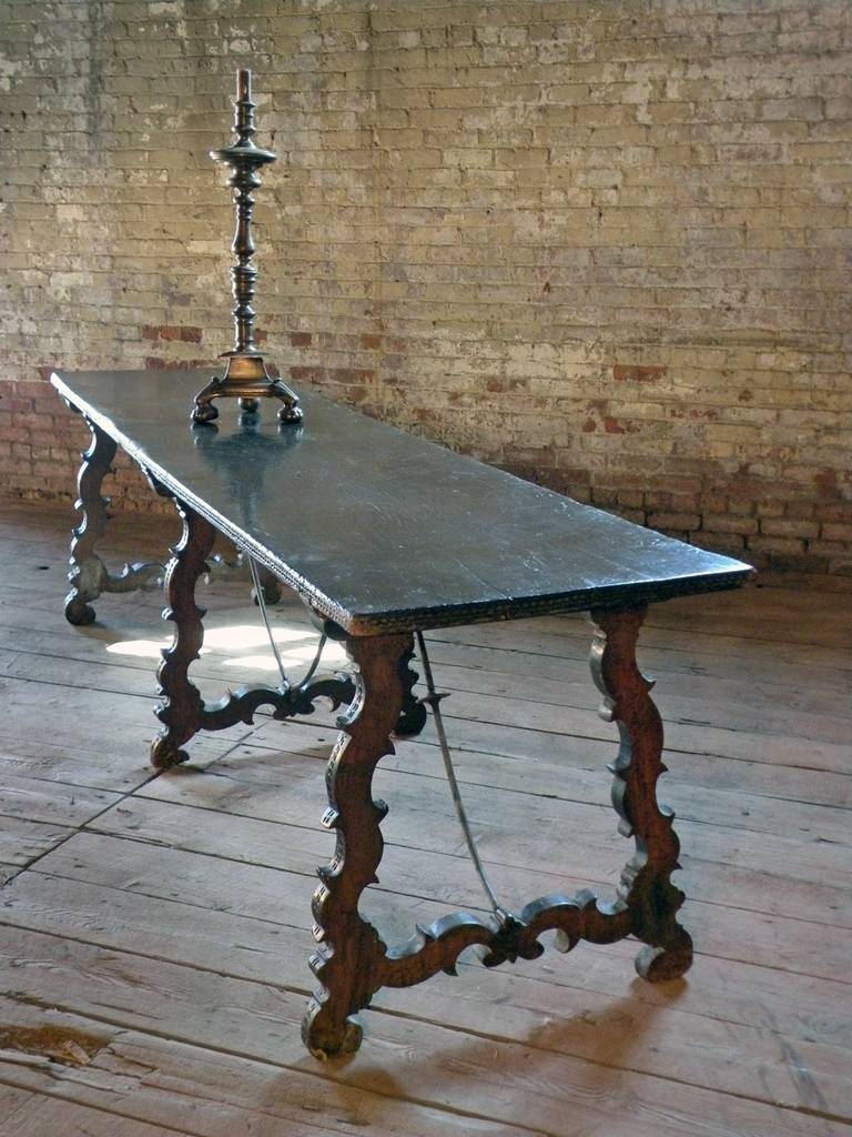 Long and narrow Spanish Baroque 17th century Trestle Table In Good Condition In Troy, NY