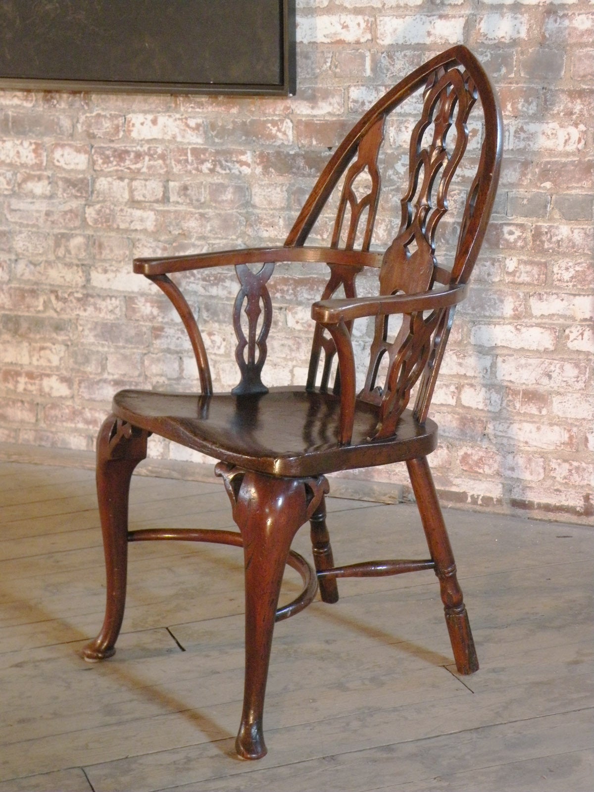 Dekorativer, seltener Windsor-Stuhl aus Eibenholz und Ulme, wahrscheinlich im Themse-Tal Ende des 18. Jahrhunderts hergestellt, im Stil von George III, mit außergewöhnlicher Farbe und sehr gutem Zustand, dem Alter und dem Gebrauch
