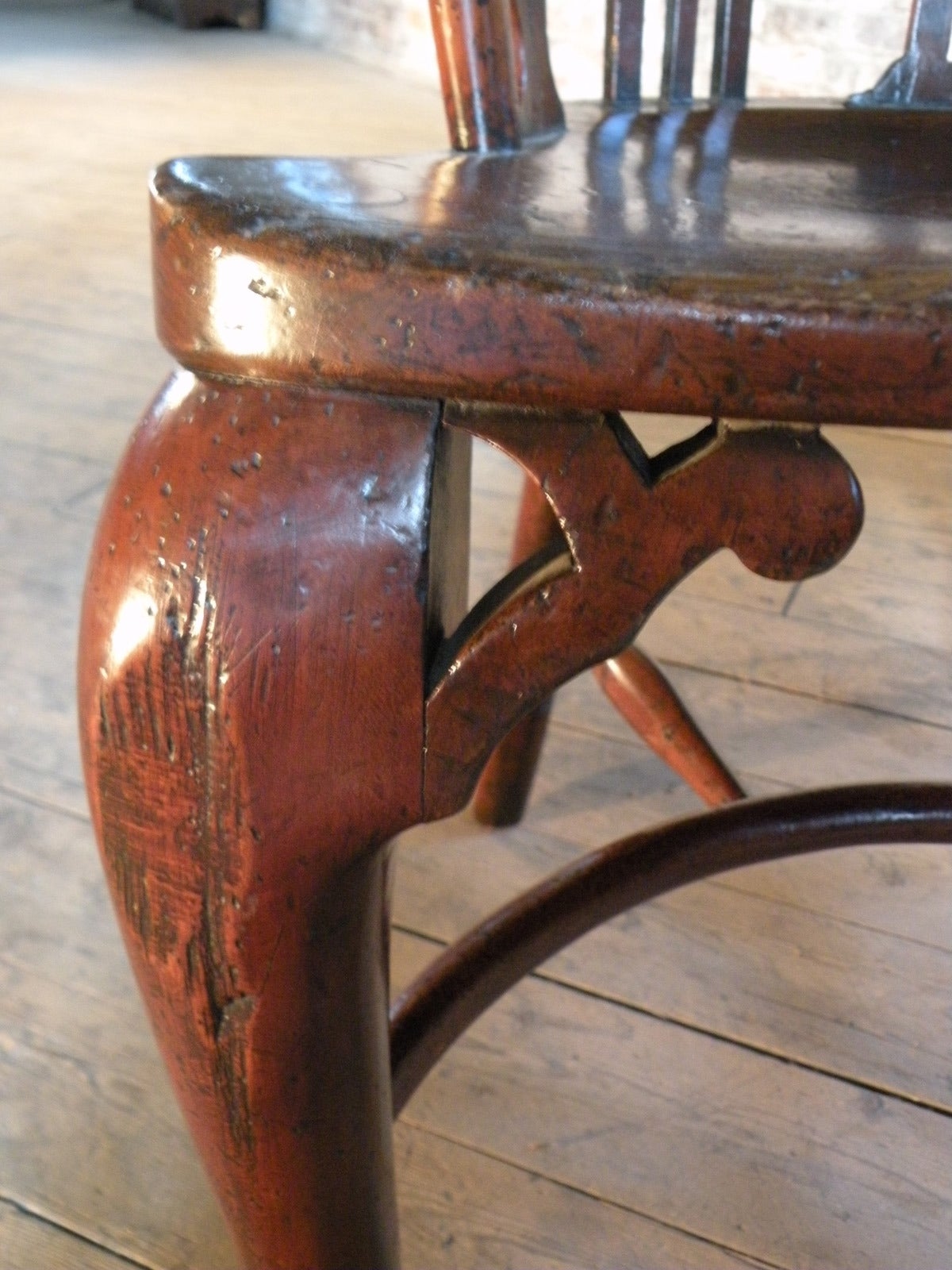 English late 18th century George III “Gothick” Yew wood Windsor Chair For Sale 2