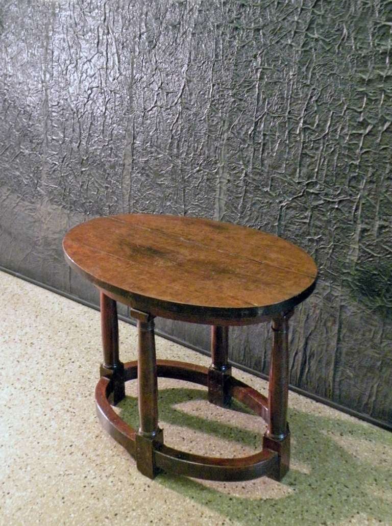 Renaissance Early 17th Century Italian oval Walnut Center Table For Sale